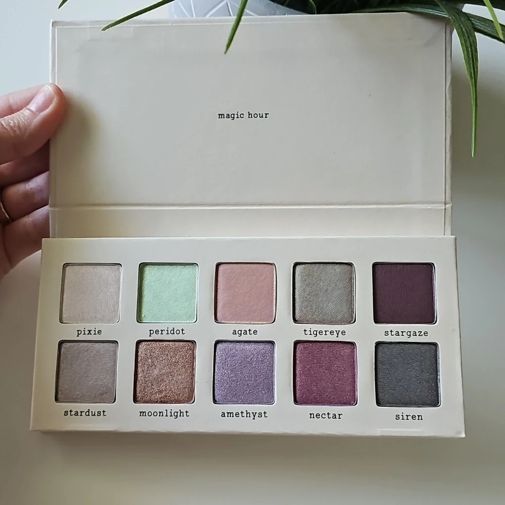 Urban Outfitters Ohii Eyeshadow Magic Hour Palette Romantic Shades